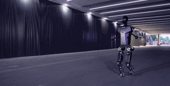北京人形机器人创新中心发布新款人形机器人平台，奔跑速度可达6km/h，可适应多种地形环境...