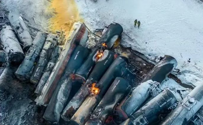 美国肯塔基州列车脱轨事故引发大火探秘富维图像神技