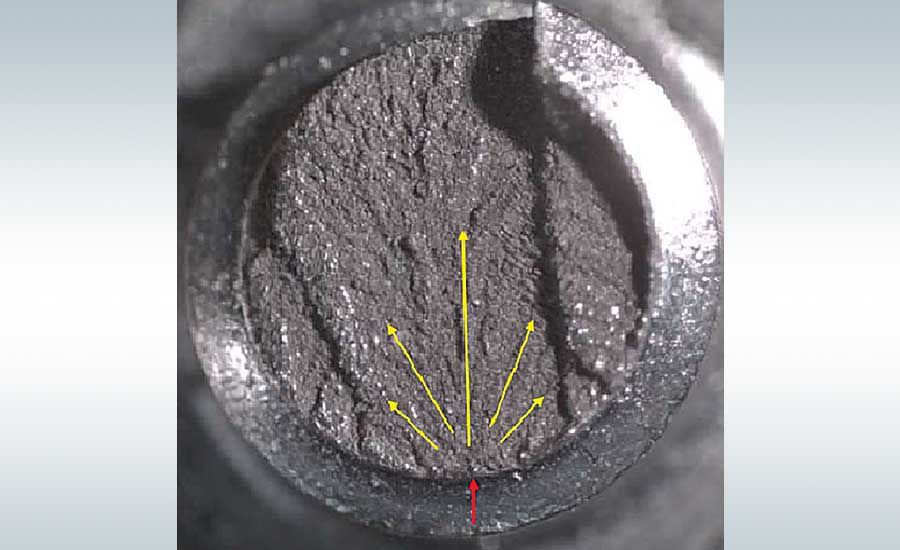 图 3氢脆是紧固件失效的常见原因.照片中的箭头表示荷载应力区域.