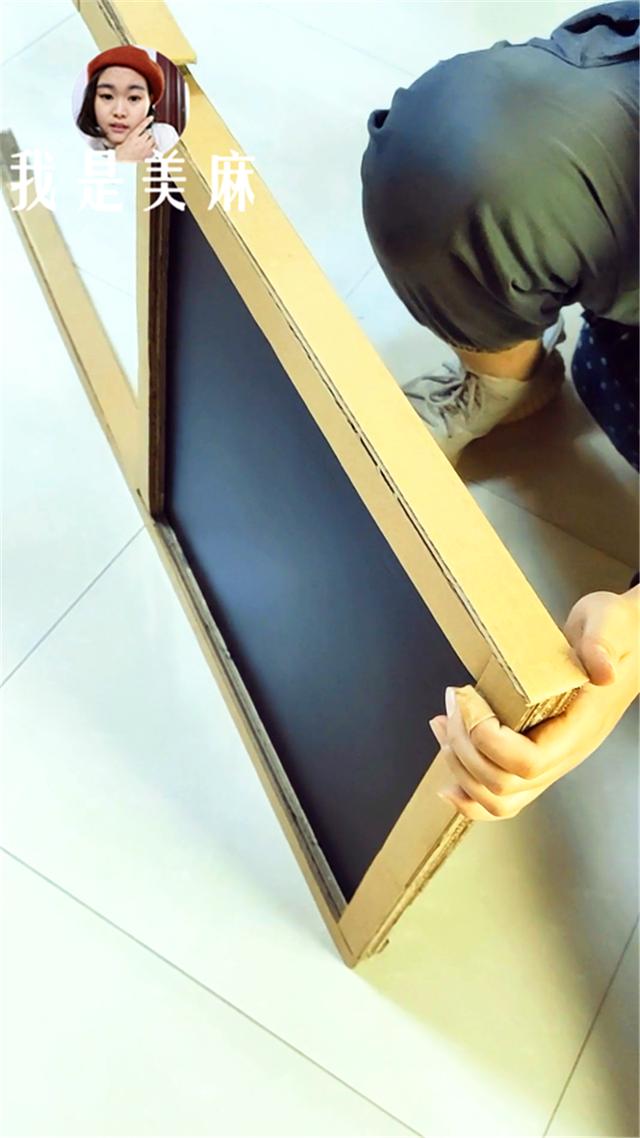 用废纸箱做手工机器人爸爸用废纸箱制作儿童黑板画架看着和实木一样