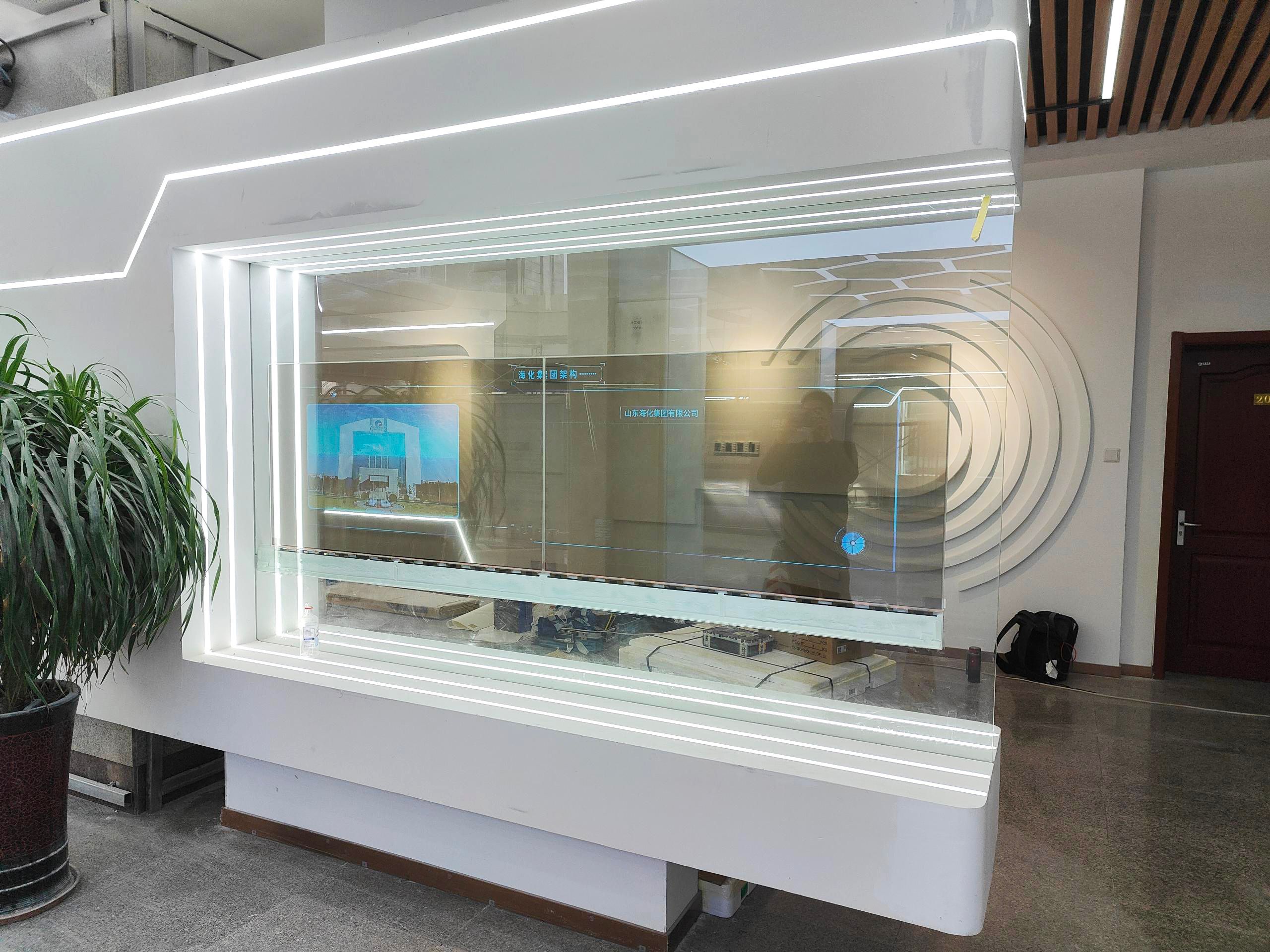 (透明屏厂家大"揭秘")橱窗透明屏的安装方法?_oled橱窗-csdn博客