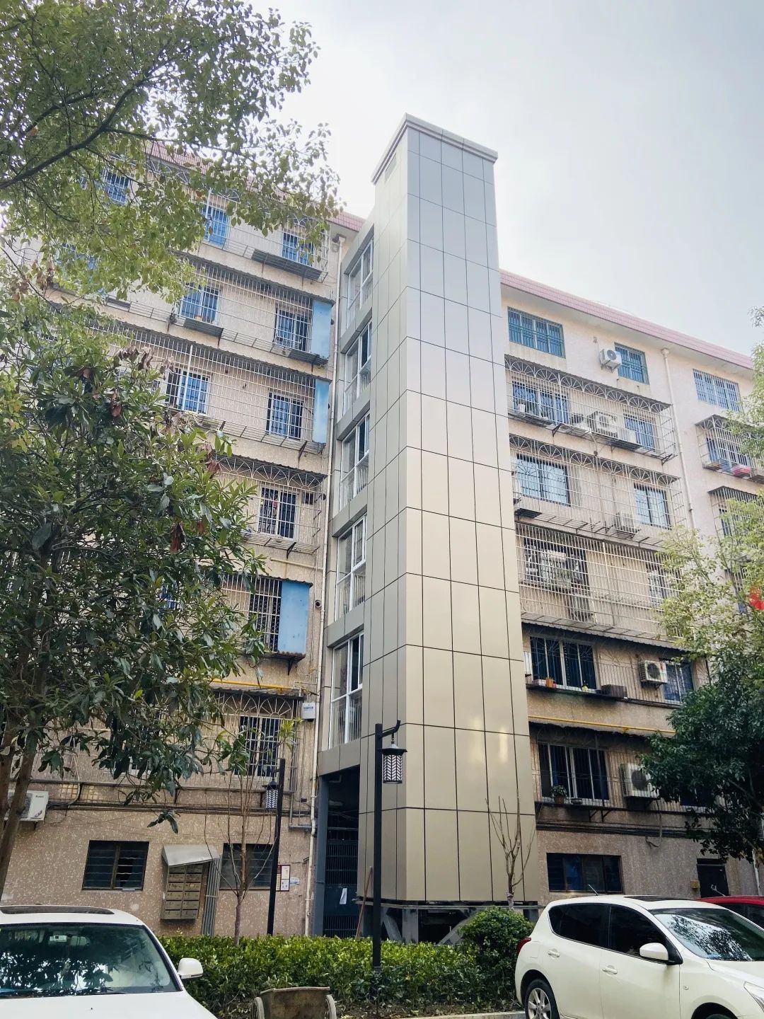 共涉及6台电梯,不仅是余杭区首批成片加装电梯项目,也是杭州首个廉