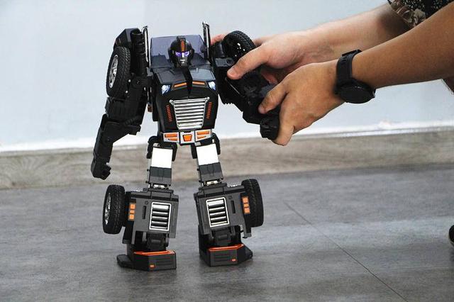 机器人图形变变变寓教于乐的乐森星际特工t9x机器人让孩子边玩边学