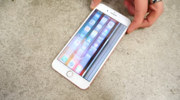 苹果8屏幕测试软件iphone8plus防摔测试屏幕很硬背面较弱