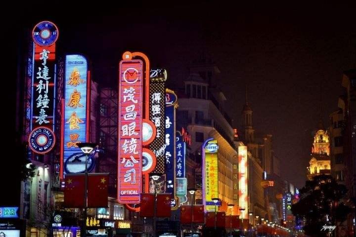 如何根据原理图画封装霓虹灯是如何被发明的竟是气体放电绝缘体也可以