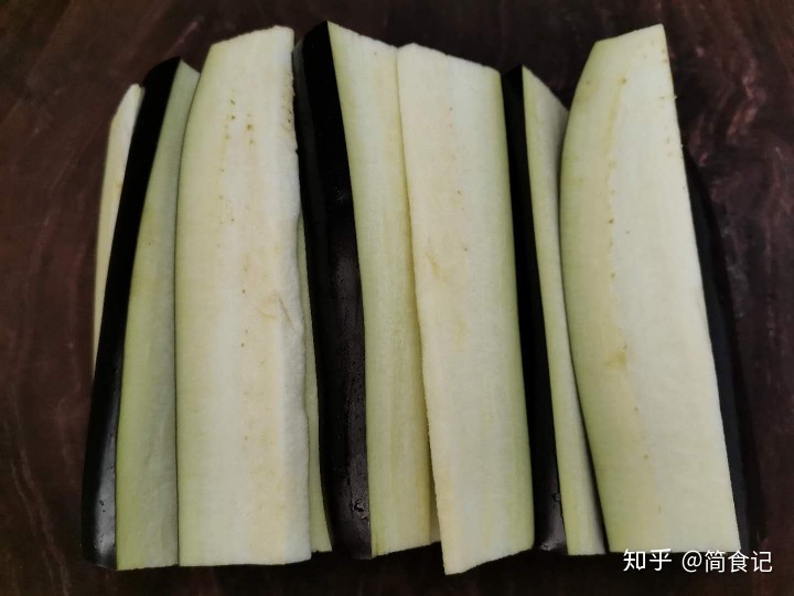 茄子如何切滚刀长条 f3ac3547e4f1b0146932a53a5e53a85d.png