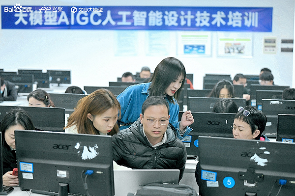 飞桨教师风采 | 王蓉：基于飞桨星河社区教学平台，面向新工科的人工智能课程体系改革与实践...