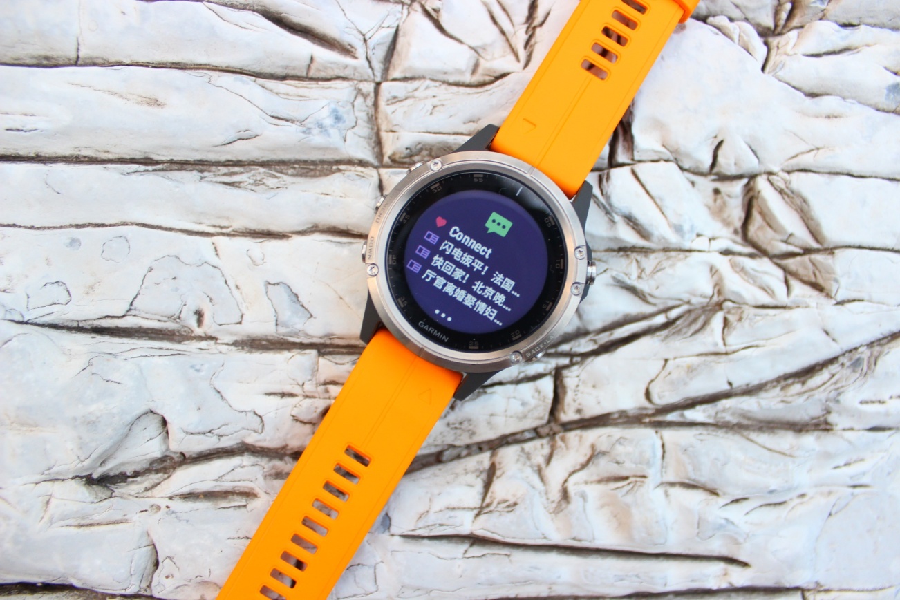 即轻按▲键选择通知,轻按down键换页,轻按back lap键回到前一页.