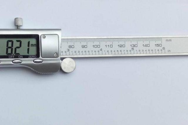 游标卡尺尺身的刻度间距为直尺加游标测量精度提高至002毫米游标卡尺