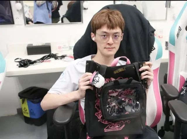 对于个人私事其实没必要一直抓着不放,何况fofo已经道歉了,他也意识到