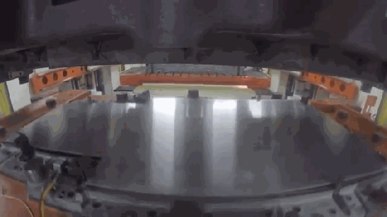 电脑开机3秒就重启循环等你48秒电脑开机自动冲压线一辆汽车都造好了